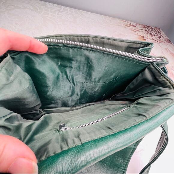 Pace Setter Vintage Dark Green Flap Close Shoulder Purse - Picture 8 of 11